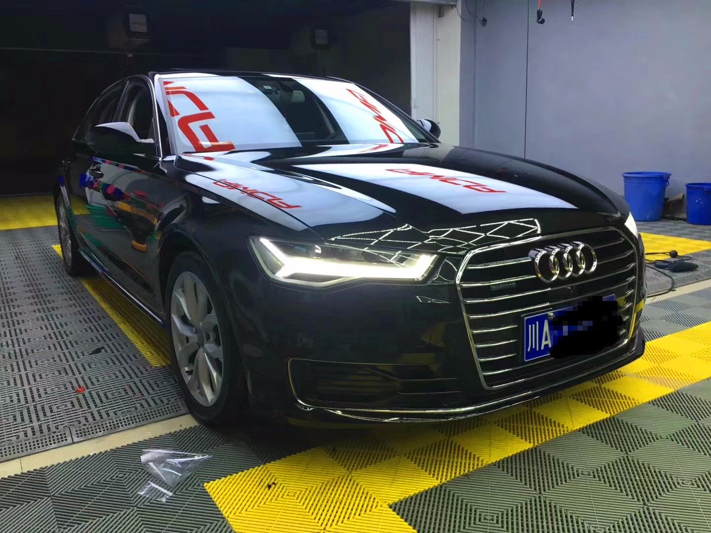 代替噴漆的新方式 奧迪A6L亮黑改色掛車漆全流程測(cè)評(píng)