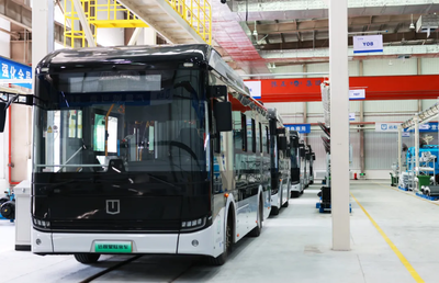 吉利遠(yuǎn)程醇?xì)渖鷳B(tài)大慶工廠首車下線，開啟新能源商用車物流新篇章